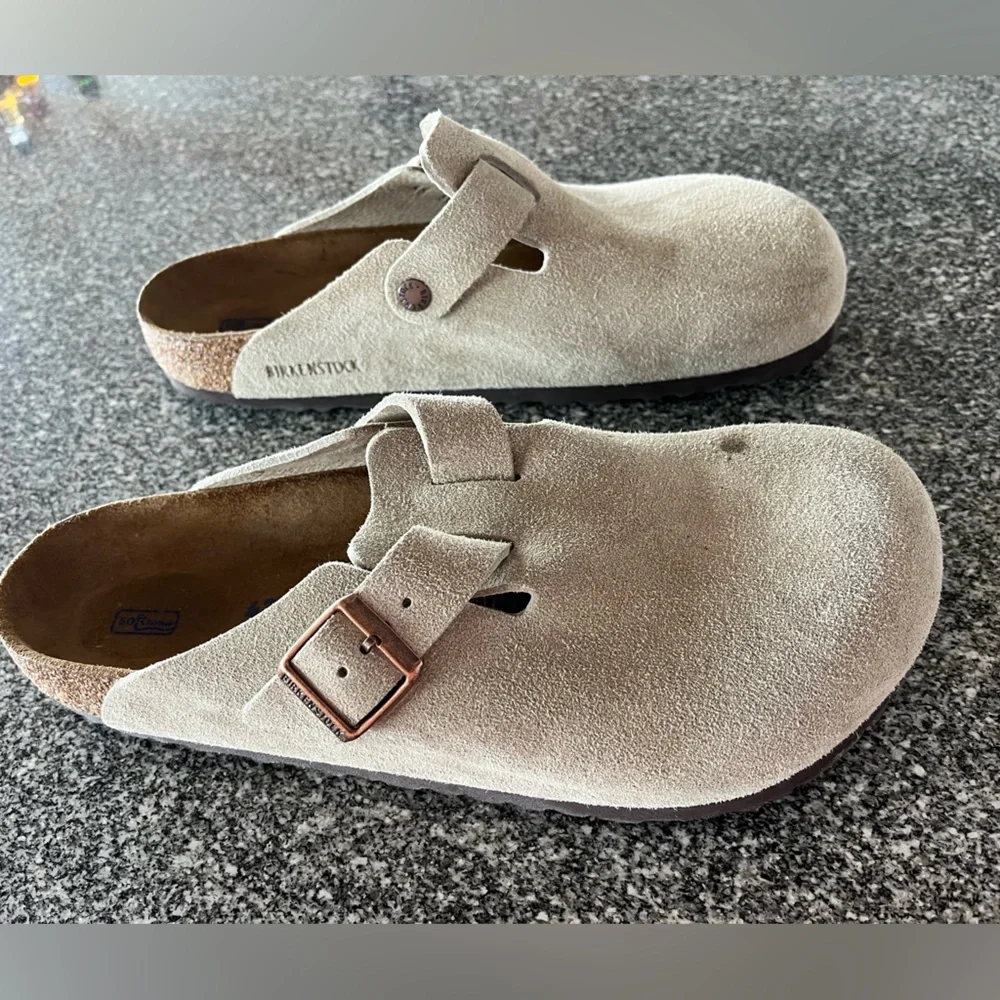 Birkenstock Boston soft footbed size 43 never worn outside/wax drop on right one - Picture 3 of 9
